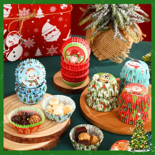 Miniatura 3 de AUGSUN 800 piezas de mini moldes para cupcakes de Navidad, envolturas para cupcakes con diseños de Santa, muñeco de nieve, bosque, moldes mini