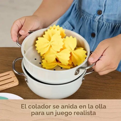 Miniatura 5 de Fisher-Price Juego de cocina de madera, ollas y chef de pasta, 31 piezas de comida de juego y utensilios de madera para niños preescolares a partir