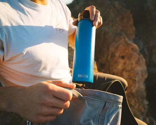 Miniatura 8 de MIRA - Botella de agua de acero inoxidable con tapa y popote sin BPA; cuenta con aislamiento al vacío que mantiene el frío durante 24 horas
