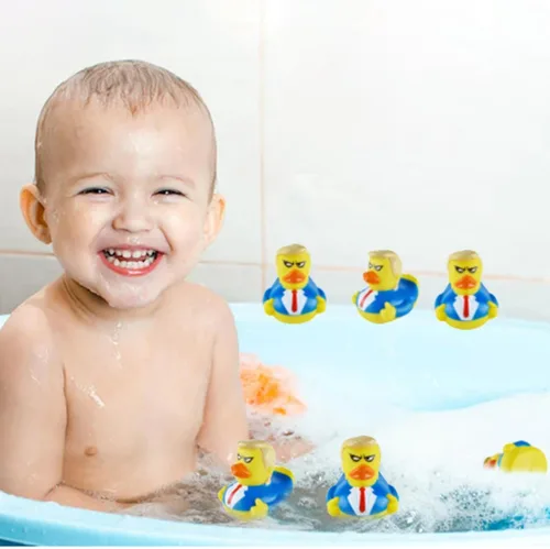 Miniatura 6 de Patos de goma chirriantes de 4 pulgadas para Jeeps, juguetes flotantes de baño para baby shower, decoración de tablero de automóvil, recuerdos