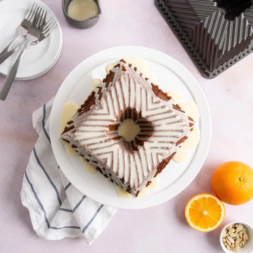 Miniatura 2 de Nordic Ware Bundt Sartén cuadrada, capacidad de 10 tazas, grafito