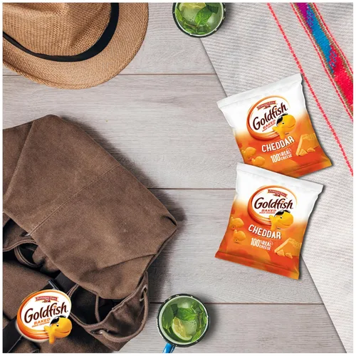 Miniatura 4 de Goldfish Galletas de Queso Cheddar, Galletas de Snack Horneadas, Paquetes de Snack de 1 onza para Llevar, Caja de 20