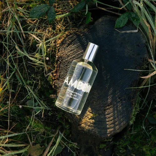Miniatura 3 de Laboratory Perfumes Ámbar Eau de Toilette Una fragancia atemporal y evolutiva vegetación fresca, vetiver terroso y ámbar cálido Elegante sin