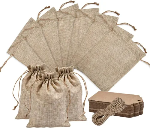 FOCCTS 50 bolsas de arpillera con cordón, bolsa de regalo de 5 x 7.5 pulgadas, paquete a granel con 50 etiquetas de papel, cuerda de 32.8 pies,