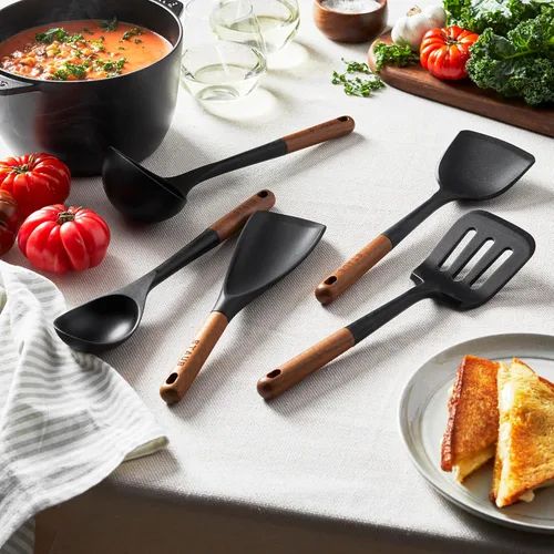 Miniatura 3 de STAUB Juego de utensilios de cocina de silicona con mango de madera de 5 piezas Negro mate