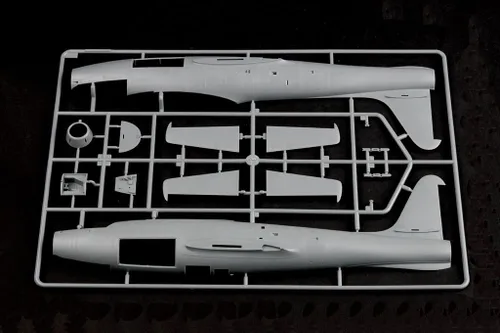 Miniatura 6 de Hobby Boss Kit de construcción de modelo de avión Thunderjet F-84E