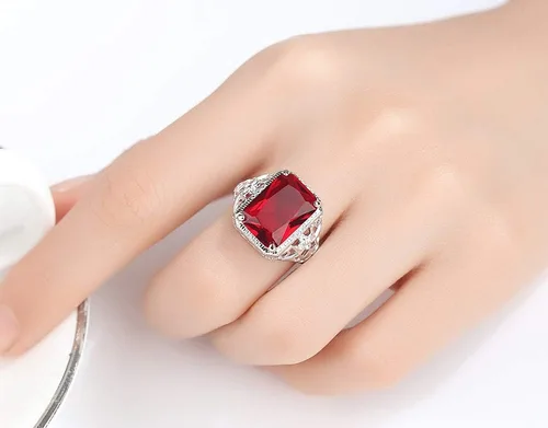 Miniatura 3 de Anillo de compromiso de rubí vintage de simulación rojo de plata tailandesa de gran quilate con patrón de flor simple cuadrado anillo de compromiso
