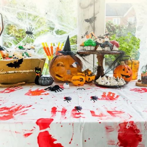 Miniatura 5 de 50 mini moscas de plástico: pequeñas moscas realistas para trucos de broma, broma de utilería de Halloween para fiestas de inocentes de abril