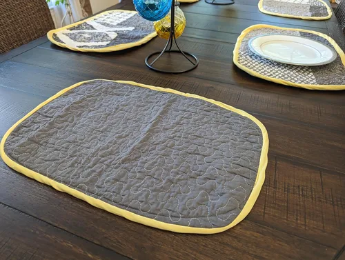 Miniatura 6 de Handcrafted in the USA, Set of 6 Patchwork Quilted Placemats: 100% Cotton Embodying Farmhouse Elegance in Artisan's Harmony of Grey Shades and Yellow