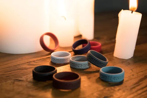 Miniatura 5 de KAUAI Anillos de boda de silicona para hombres. Anillo atemporal y elegante para parejas. Marca líder en comodidad y diseño en bandas para hombre.