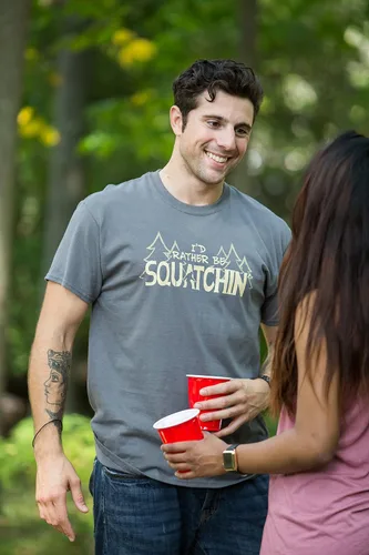 Miniatura 5 de Bigfoot & Sasquatch Tees: Hide & Seek Champion Squatchin Funny Saying Phrase - Camiseta para hombre