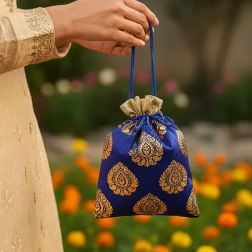 Miniatura 5 de Touchstone Bolsas de cordón tradicionales indias hechas a mano en tejido brocado con patrón de hojas de ficus. Perfecto para regalos, joyas, bodas