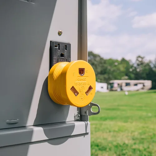 Miniatura 8 de Adaptador eléctrico 15M/30F Camco Mfg 55223, amarillo amarillo
