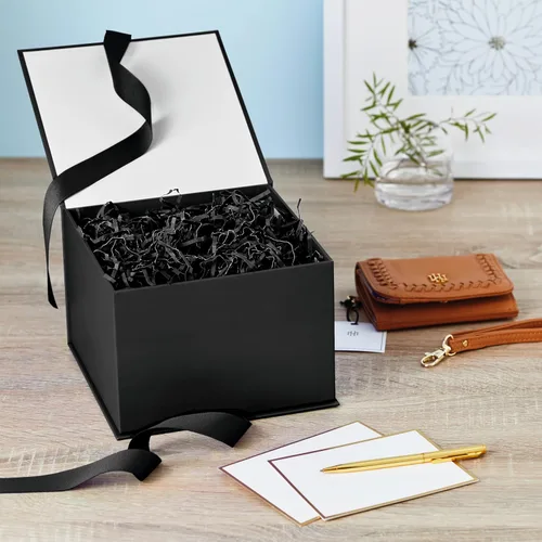 Miniatura 2 de Hallmark Caja de regalo mediana con tapa y relleno de papel triturado (caja negra de 7 pulgadas) para bodas, graduaciones, cumpleaños, día del Negro