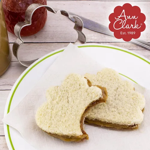 Miniatura 3 de Cortador de galletas Cloud Sandwich Cutter, 3.75" por Ann Clark