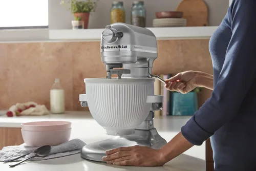 Miniatura 7 de Accesorio para máquina de helados KitchenAid para batidora de pie, 2 cuartos de galón, KSMICM, color blanco