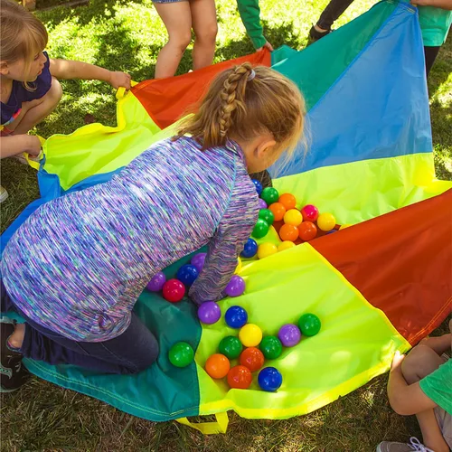 Miniatura 4 de NARMAY Paracaídas de juego para niños, paracaídas arcoíris de 6 pies con 8 asas, juguete de juego de grupo cooperativo para juegos en interiores