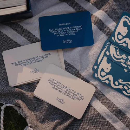 Miniatura 7 de Edición en Inglés - 152 Tarjetas de Conversación de Temas de Mesa para Conexiones Significativas Perfecto para Amigos, Familiares y Parejas
