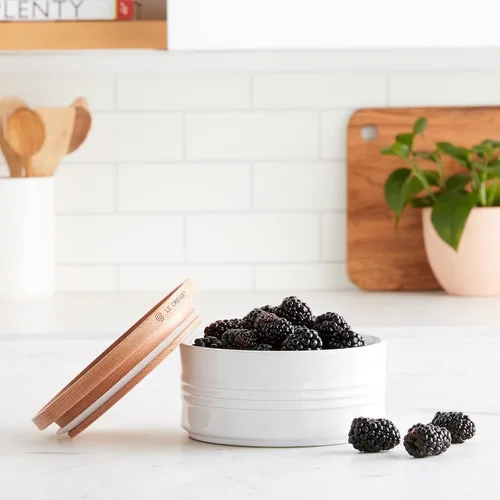 Miniatura 2 de Le Creuset of America contenedor con tapa de madera de 5 1/2 pulgadas
