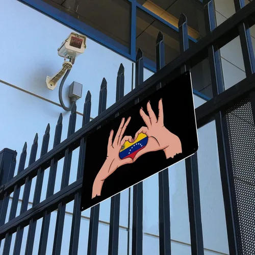 Miniatura 8 de Letreros de metal vintage con texto en inglés "Holding Love In Your Hands" de la bandera del estado de Venezuela, pintura de hierro para el hogar