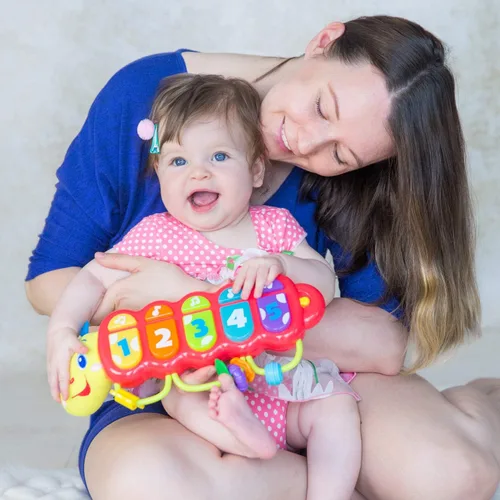 Miniatura 3 de KiddoLab Lira - Juguete musical para bebé con luces y música, oruga interactiva giratoria y anillos apilables para bebés de más de 3 meses, cabeza