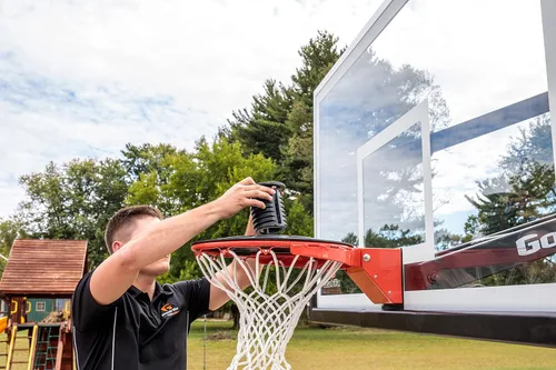 Miniatura 17 de Goalrilla El bloqueador de llantas de baloncesto protege tu aro con un sistema de bloqueo, color negro