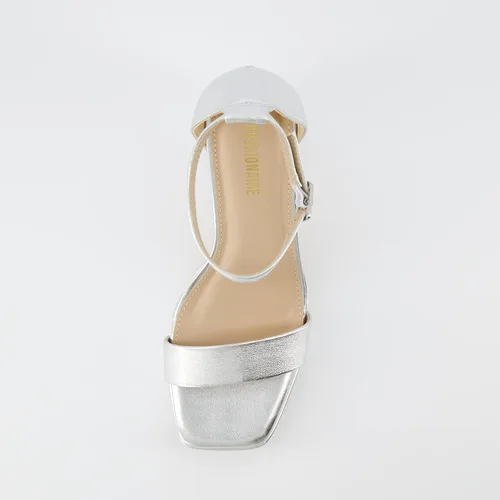 Miniatura 6 de CUSHIONAIRE Sandalia Grammy de plataforma con tacón de bloque de una banda para mujer + espuma viscoelástica, anchos disponibles