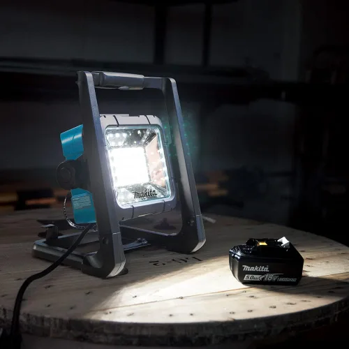 Miniatura 8 de Reflector Makita DML805 de 18 V LXT, alámbrico/inalámbrico, con batería de iones de litio