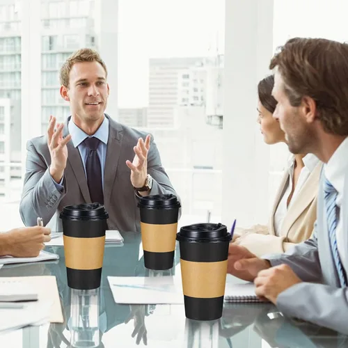 Miniatura 9 de Lamosi Paquete de 100 unidades de tazas de café desechables de 16 onzas con tapas y fundas, negras, a prueba de fugas, para llevar, tazas de café