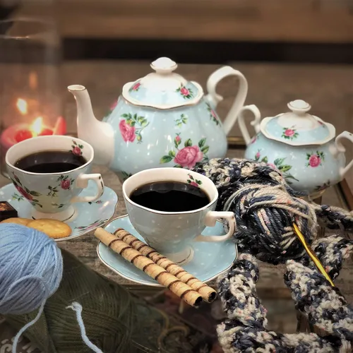 Miniatura 8 de BTaT - Juego de té floral para adultos, 13 piezas, servicio para 4, olla (38 onzas) y tazas (8 onzas) con platillos, diseño floral azul pastel