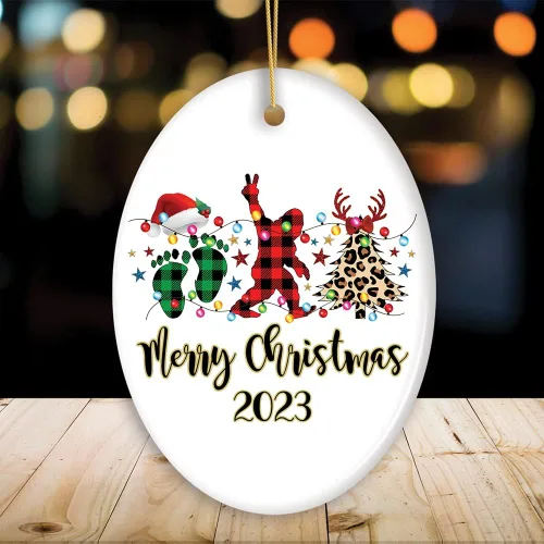 Miniatura 4 de Adorno de Navidad personalizado a cuadros de búfalo de pie grande, decoración navideña de Sasquatch (corazón)