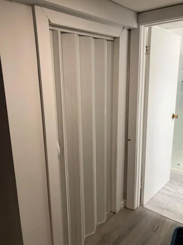 Miniatura 4 de Inicio Puertas de acordeón blancas de 32 x 80 pulgadas para armario, puerta plegable recortable de PVC, puertas plegables compactas, puerta Blanco