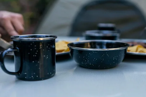 Miniatura 12 de Stansport Deluxe 24-Piece Enamel Tableware Set - Enamel Plates and Bowls Lightweight and Durable Camp Dish Set for Camping and Backpacking Plates