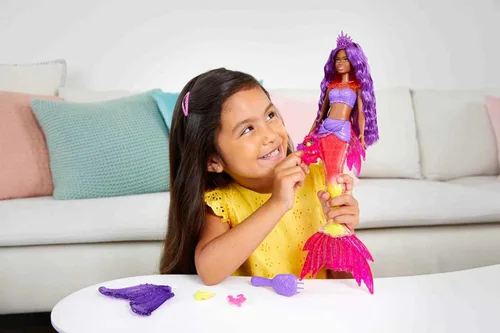 Miniatura 2 de Set de muñeca sirena Barbie Mermaid Power, muñeca de moda Barbie "Brooklyn" con mascota Phoenix y accesorios, juguete de sirena con aletas