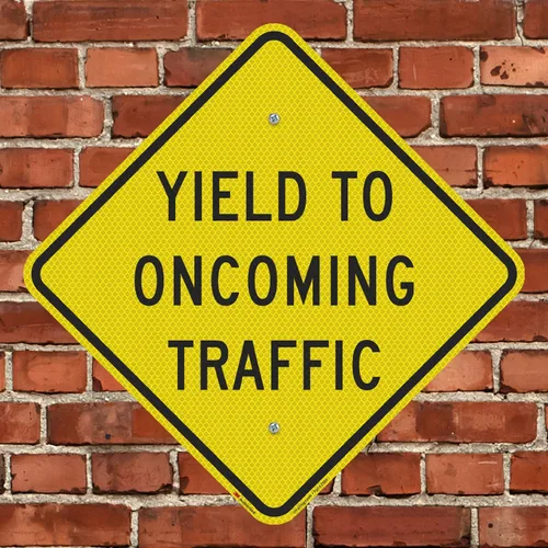 Miniatura 3 de SmartSign Letrero "Yield to Oncoming Traffic" Aluminio reflectante de grado diamante 3M de 18 x 18 pulgadas, fabricado en Estados Unidos Aluminio