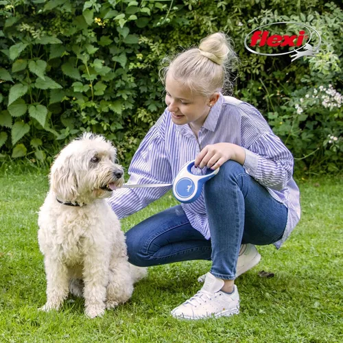 Miniatura 7 de FLEXI Nuevas Correas Retractiles de Cinta Cómoda para Perros Pequeños de Hasta 26 libras – 10 pies, Azul Correa para Mascotas sin Enredos