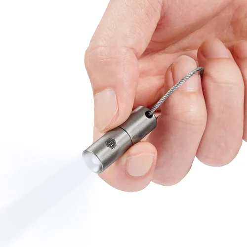 Miniatura 7 de KeyUnity KF03 Linterna Nano de Titanio, Celda de Botón LR44 100 Lúmenes 5W LED Linterna de Llavero para Uso Diario (KF03 Granallado)