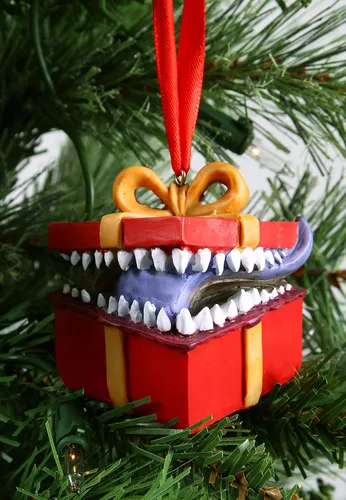 Miniatura 9 de Forged Dice Co. Monstrous Merrymakers - Juego de 3 adornos de resina y pintados a mano con sombrero de Papá Noel, bombilla de árbol de Navidad