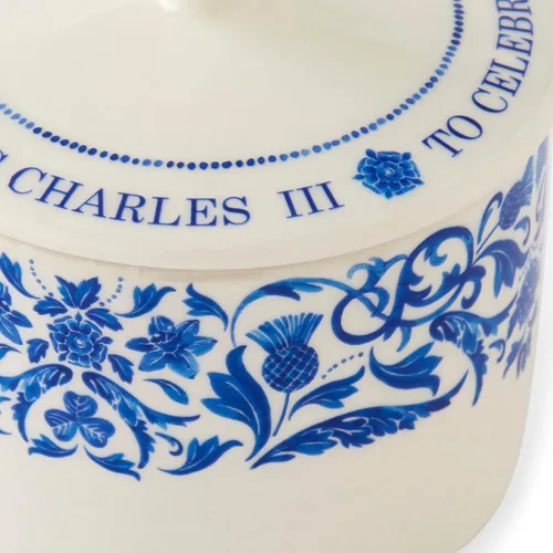 Miniatura 3 de Portmeirion Inicio y regalos Spode King Charles III Coronation - Azucarero cubierto con tapa de 9.5 fl oz, patrón azul y blanco fabricado