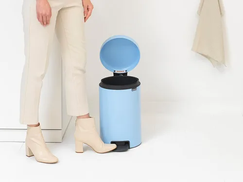 Miniatura 5 de Brabantia NewIcon - Cubo de basura con pedal de cierre suave para cocina, con cubo extraíble, 3.2 galones, azul soñado Azul (Dreamy Blue)