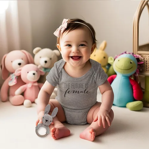 Miniatura 6 de Body de bebé con texto en inglés "The Future Is Female Baby" Linda chica feminista tía poderosa ropa de bebé, mameluco para anuncio