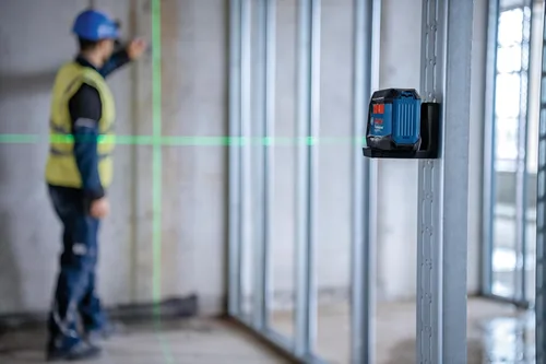 Miniatura 11 de Bosch GLL50-20G - Láser autonivelante de línea cruzada de haz verde de 50 pies, incluye soporte magnético integrado, 2 baterías AA y funda blanda