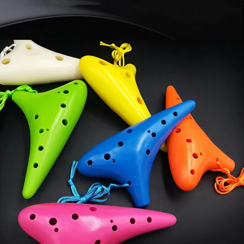 Miniatura 6 de Aestivate Ocarina de plástico de 12 agujeros - Alto C, fácil de jugar, puntiagudo (blanco)