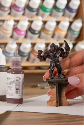 Miniatura 8 de Soporte para pintura de pared, funciona para Warhammer 40K, DnD, otras figuritas, 72 agujeros para botellas de pintura Vallejo, estante de madera
