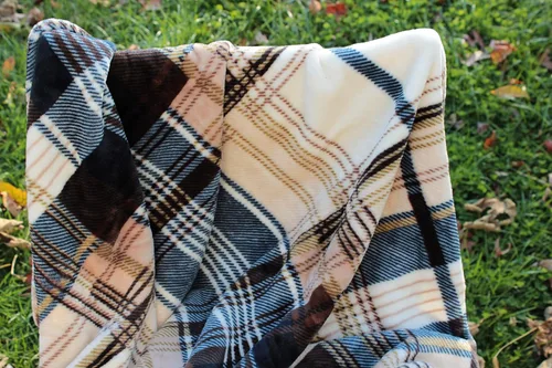 Miniatura 7 de Tache Home Fashion - Manta de micro polar super suave para invierno, diseño tartán a cuadros, azul y marrón, estilo granja, ligera, de doble cara