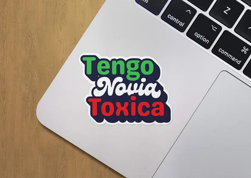Miniatura 3 de Tengo Novia Toxica - Calcomanía de vinilo para parachoques de automóviles, vasos, portátiles, refrigeradores (3.25 x 4.25 pulgadas)