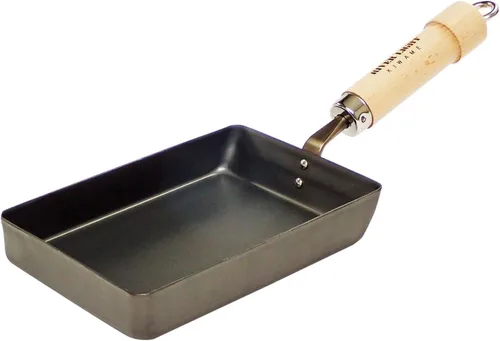 Riverlight Kyoku Japan J1613 - Sartén de hierro para huevos, pequeña, de nitruro de hierro, compatible con IH, resistente a la corrosión, fabricada