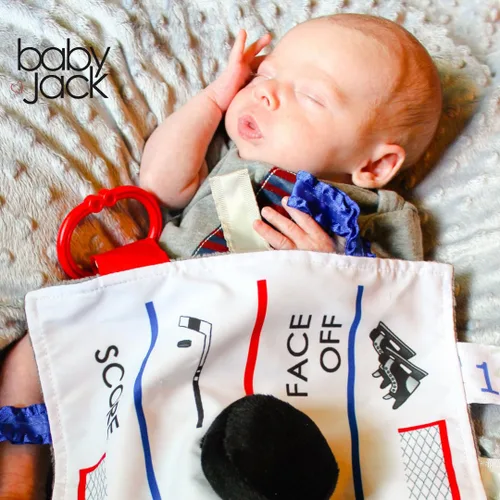Miniatura 7 de Baby Jack & Co - Manta de felpa sensorial de hockey deportiva de 10 x 10 pulgadas, juguetes de etiqueta para bebés, juguetes para cochecito de bebé