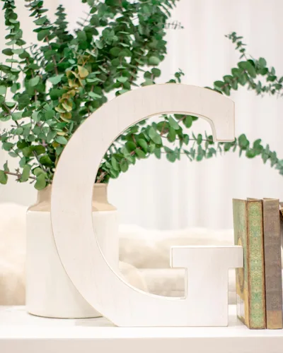 Miniatura 12 de BARNWOODUSA LLC Letras rústicas grandes del alfabeto, monograma de madera de pie para decoración de mantel y chimenea, bloques decorativos de letras