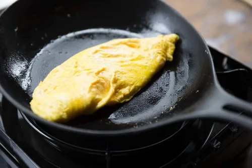 Miniatura 3 de Iwachu 24601 Omelet 24, Black Baking, Diámetro interior: 9.3 pulgadas (9.3 in), compatible con inducción, sartén, utensilios de hierro Nanbu
